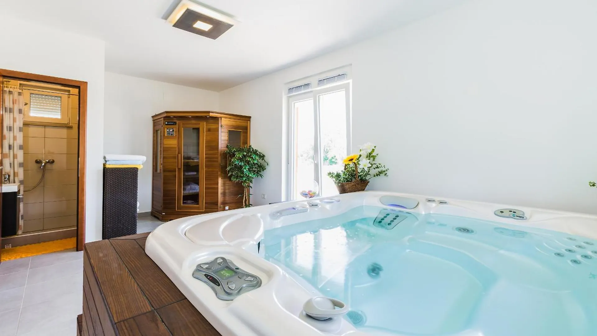 Villa Delle Rondini In Central Istria With Whirlpool And Sauna For 8 Persons Hreljići 0*,  Kroatië